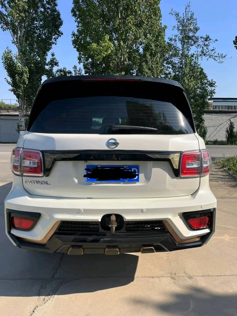 保定17年日产途乐8