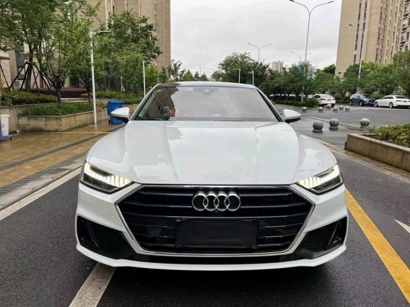 苏州22年奥迪A7L1