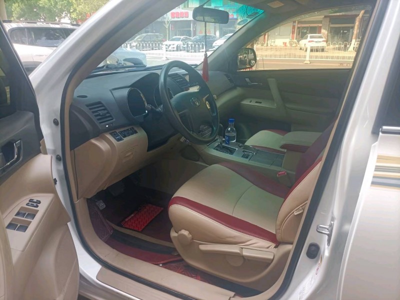 保定14年丰田汉兰达5