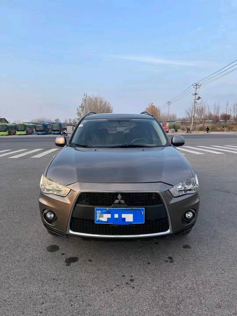 廊坊13年三菱欧蓝德1