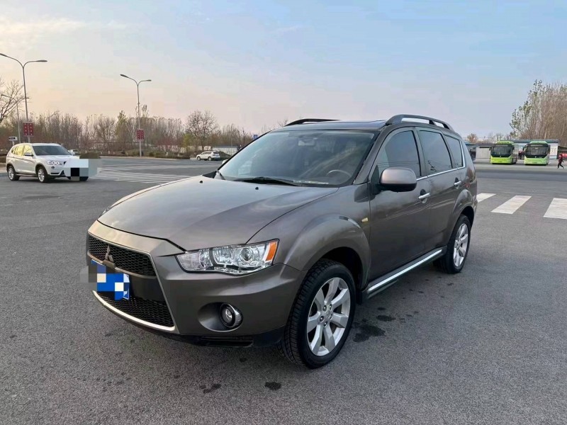 廊坊13年三菱欧蓝德2