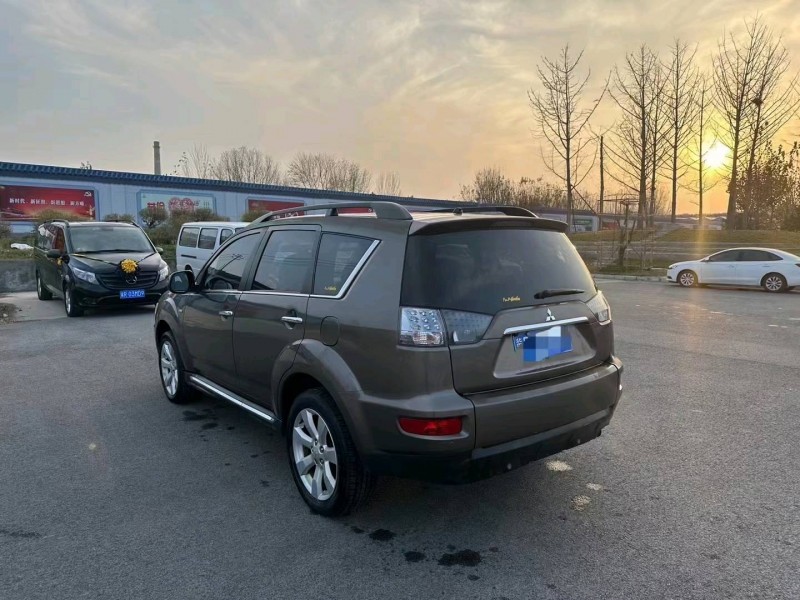 廊坊13年三菱欧蓝德3