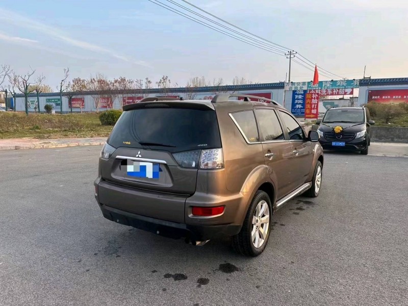 廊坊13年三菱欧蓝德4