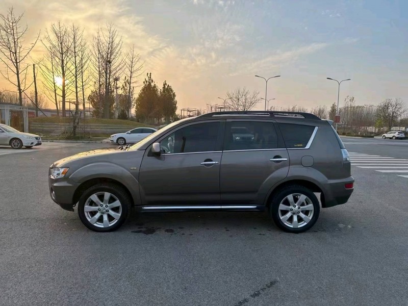 廊坊13年三菱欧蓝德5