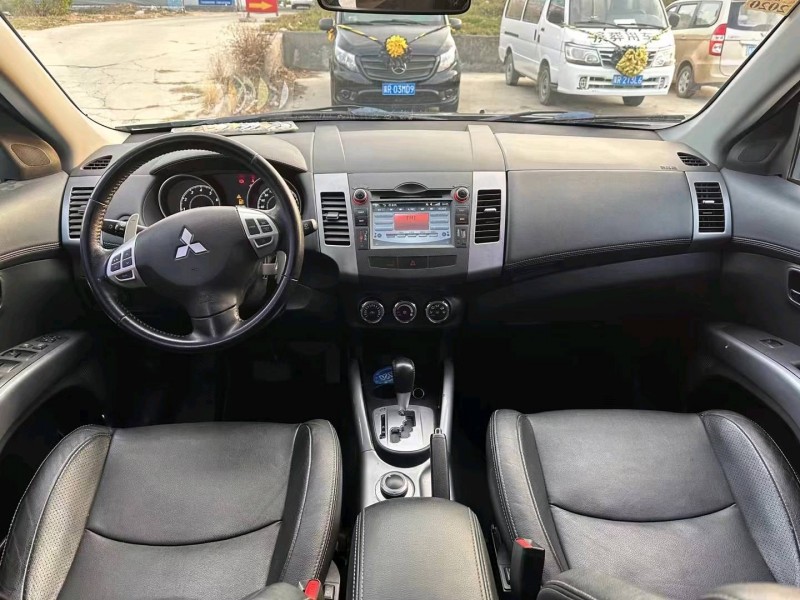 廊坊13年三菱欧蓝德7