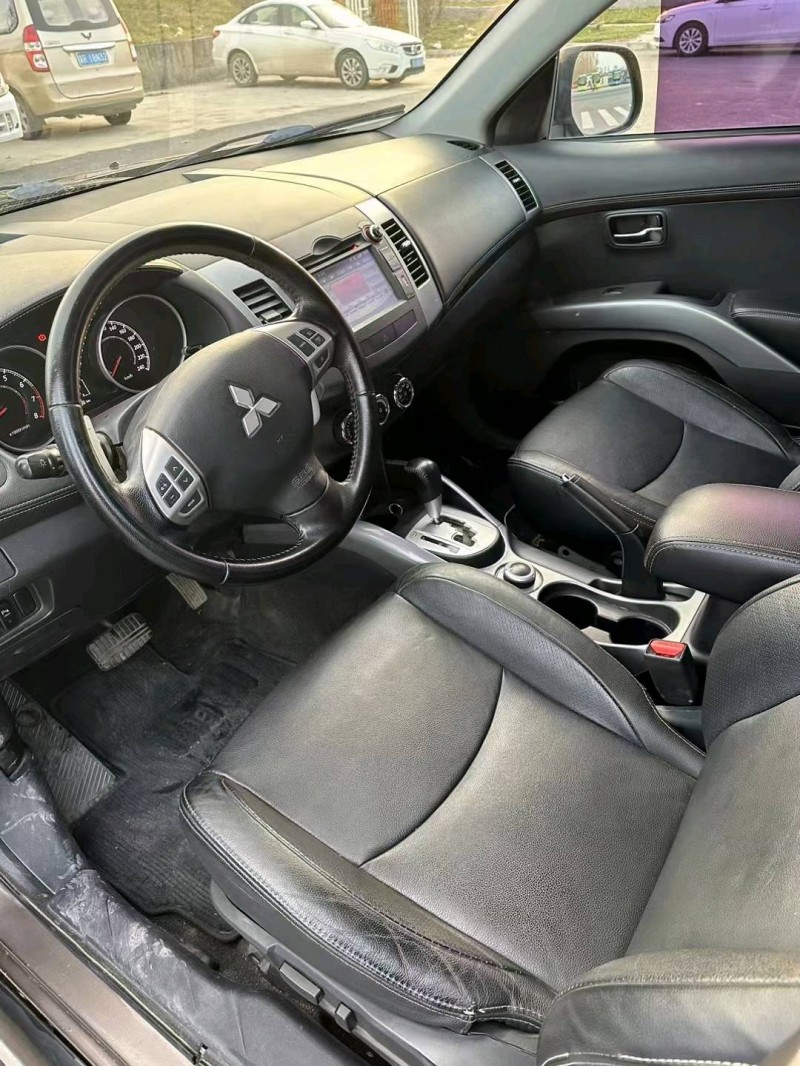 廊坊13年三菱欧蓝德8