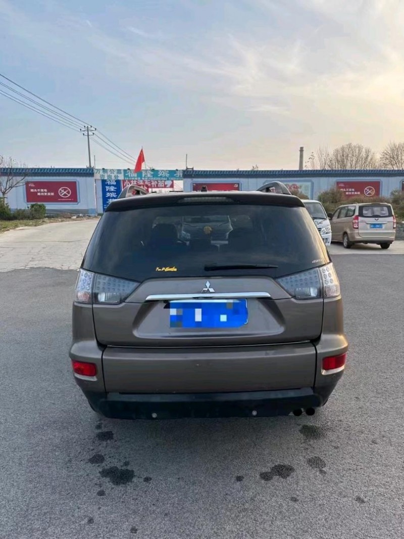 廊坊13年三菱欧蓝德9