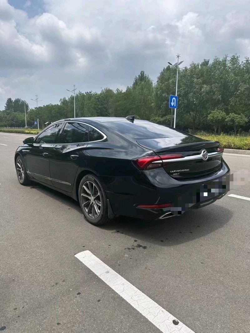 枣庄20年别克君越8