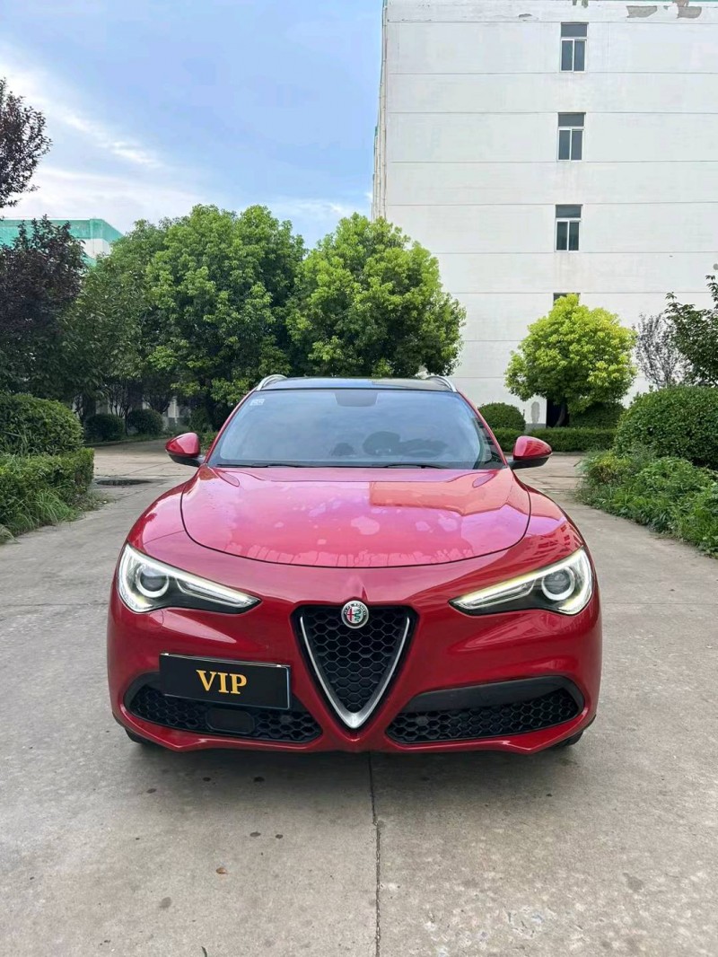 宿迁18年阿尔法·罗密欧Stelvio1