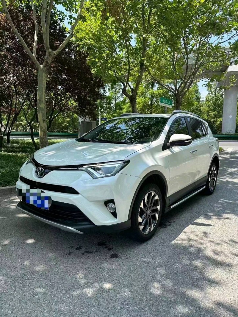 东营17年丰田RAV42