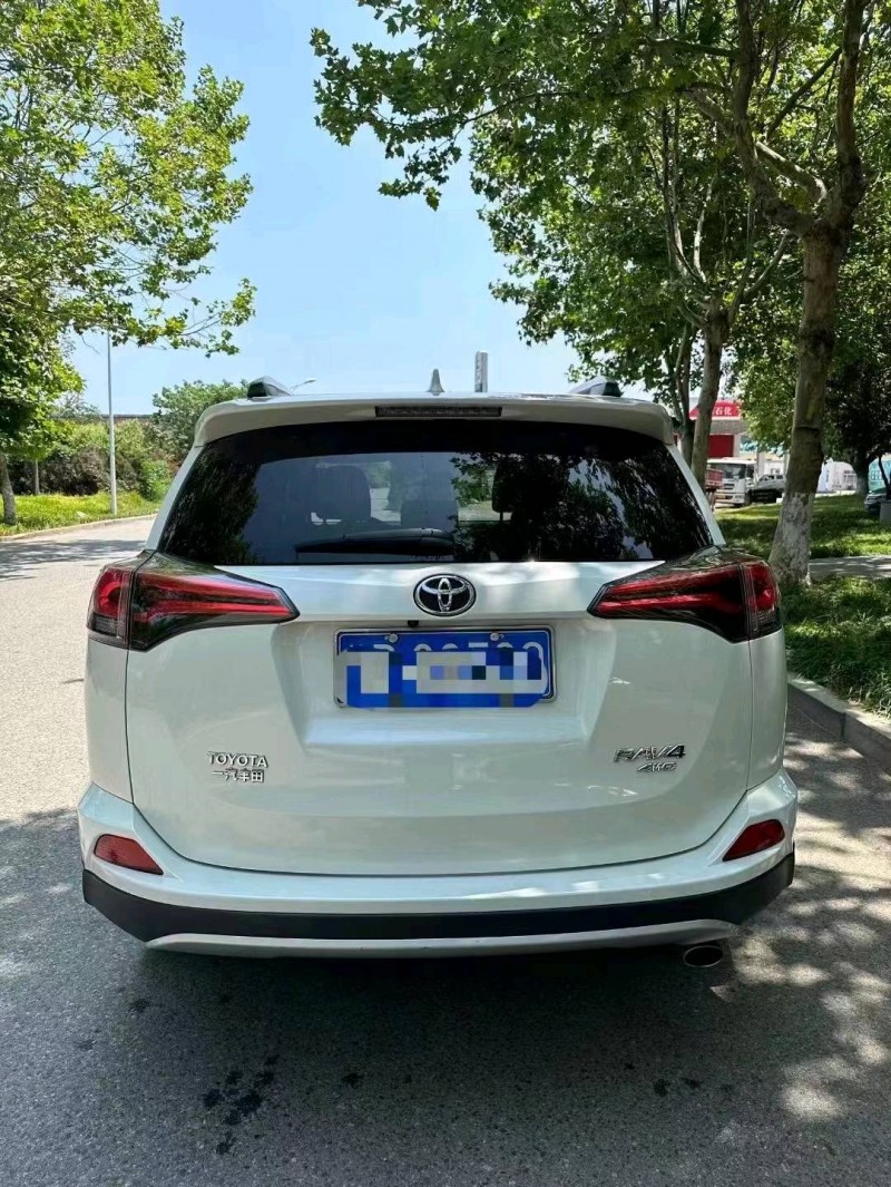 东营17年丰田RAV43