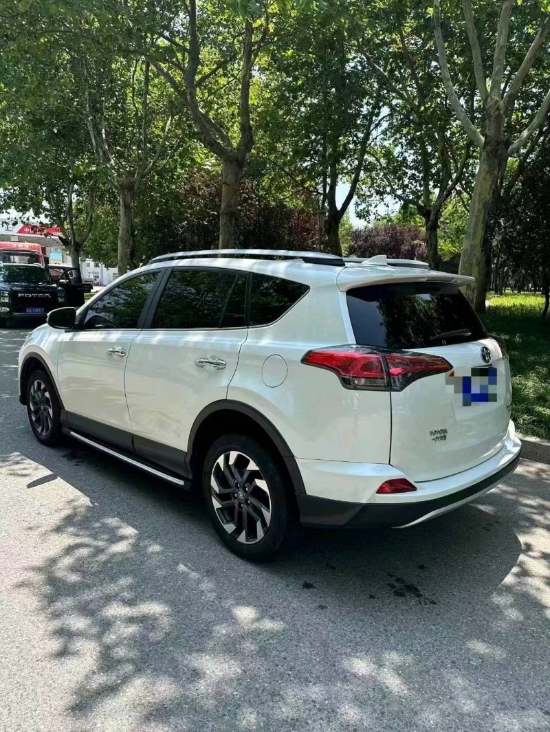 东营17年丰田RAV44
