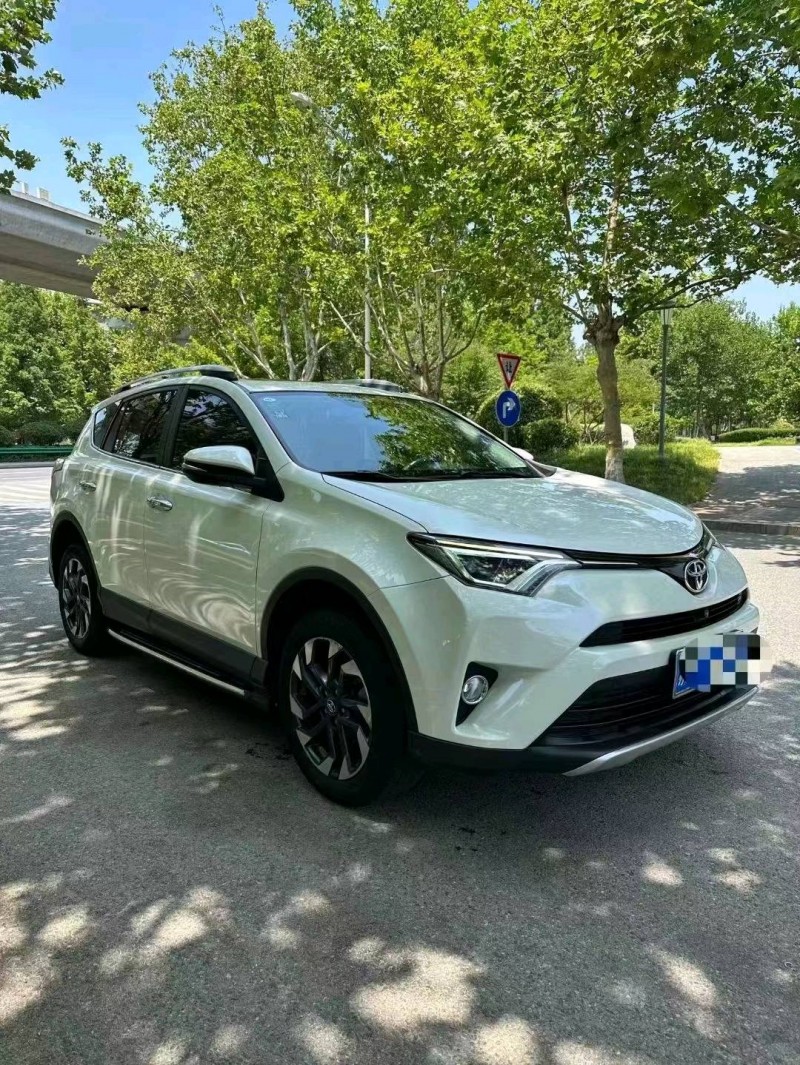 东营17年丰田RAV45