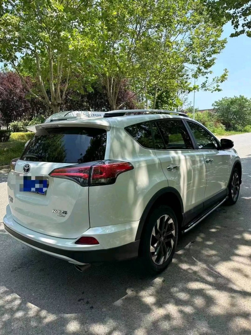 东营17年丰田RAV46