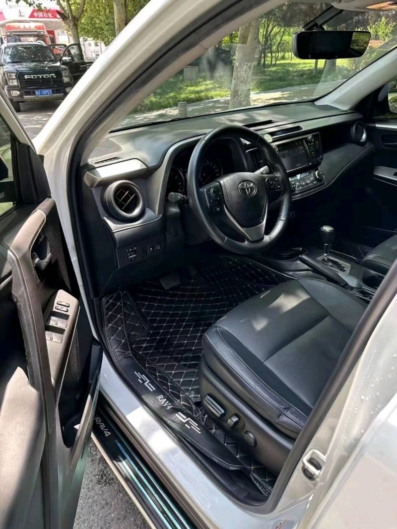 东营17年丰田RAV47