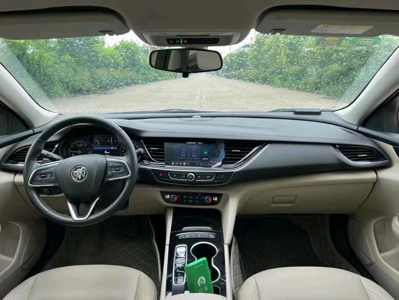 盐城20年别克君威8