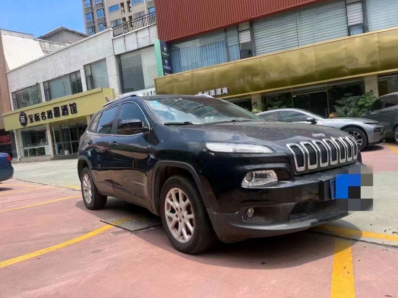 衡阳17年Jeep自由光2