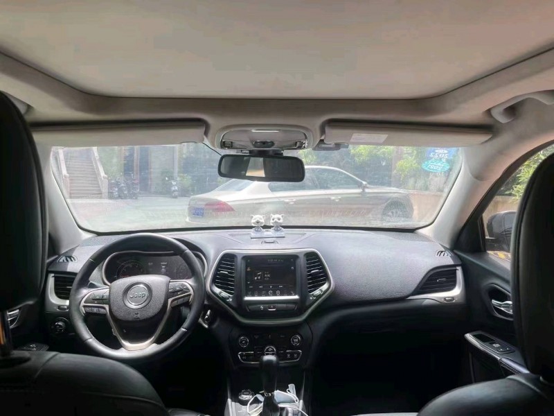 衡阳17年Jeep自由光3