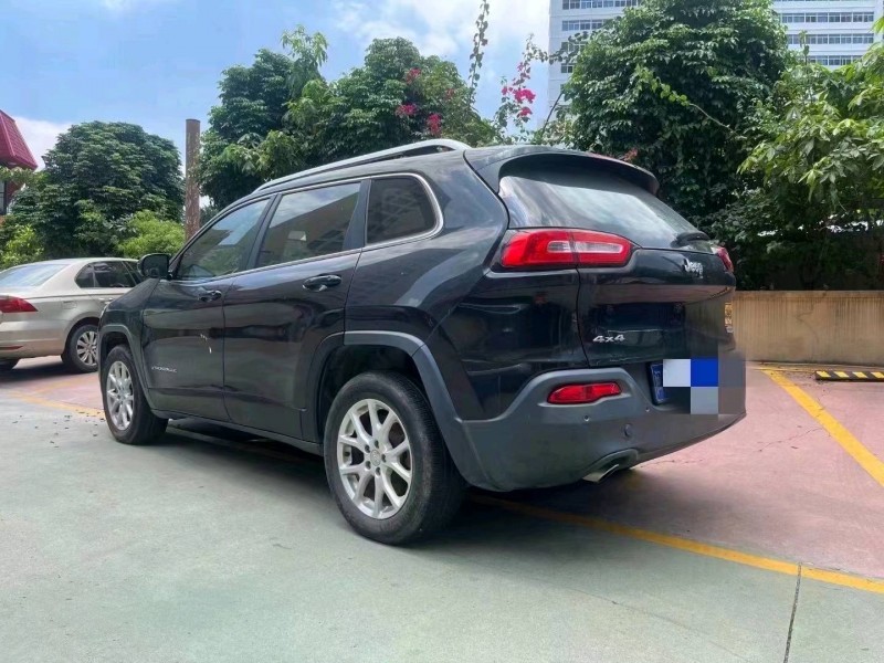 衡阳17年Jeep自由光4