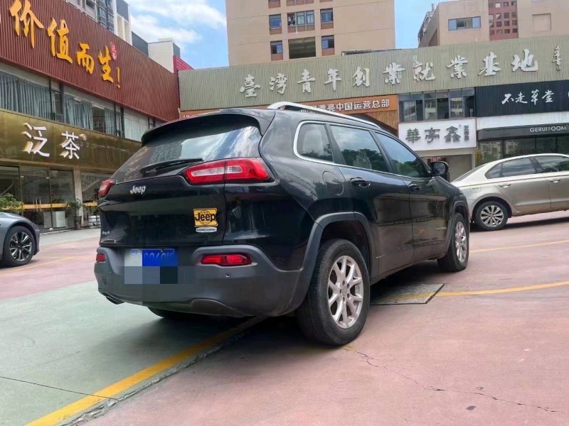 衡阳17年Jeep自由光5