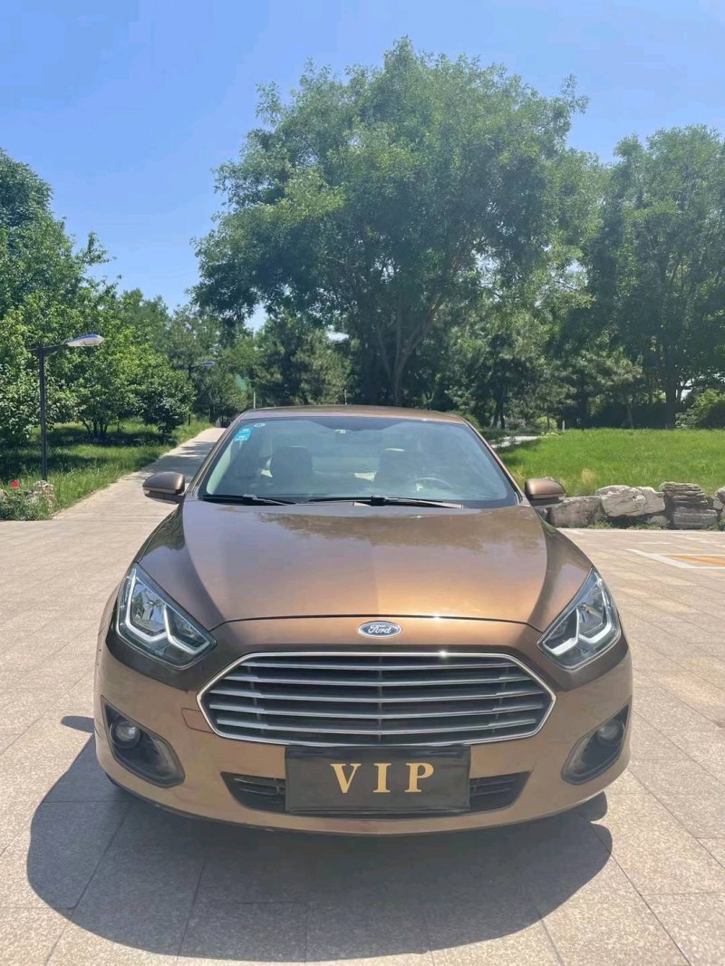 邢台15年福特福睿斯1