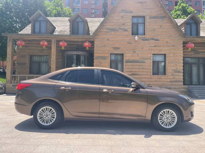 邢台15年福特福睿斯8