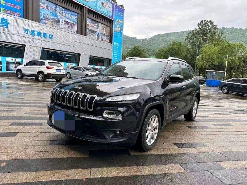 重庆17年Jeep自由光2