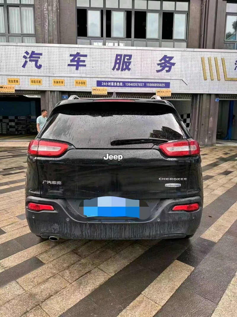 重庆17年Jeep自由光3