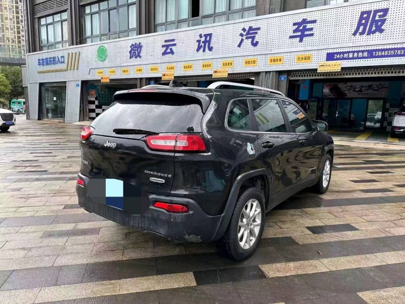 重庆17年Jeep自由光4