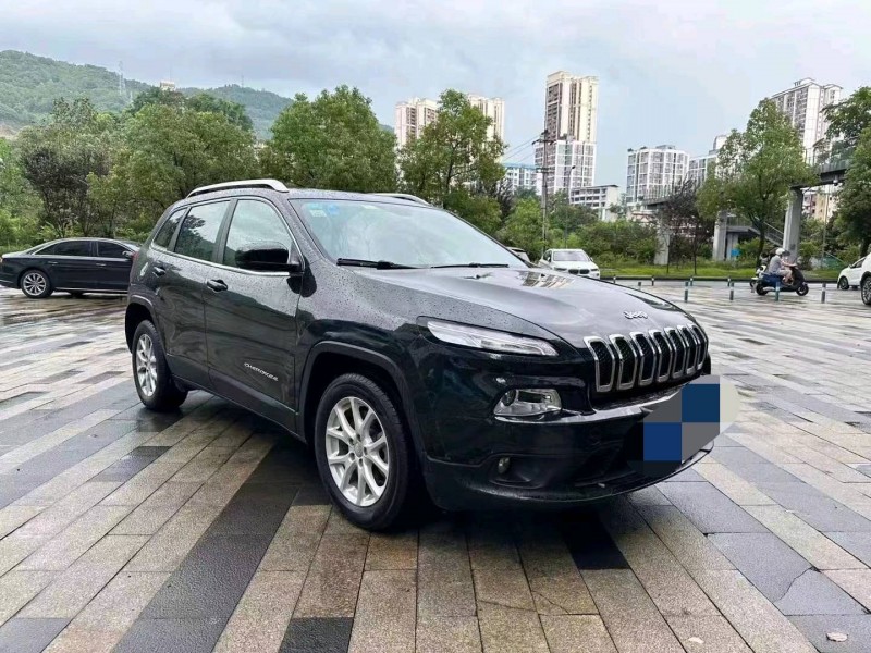 重庆17年Jeep自由光5