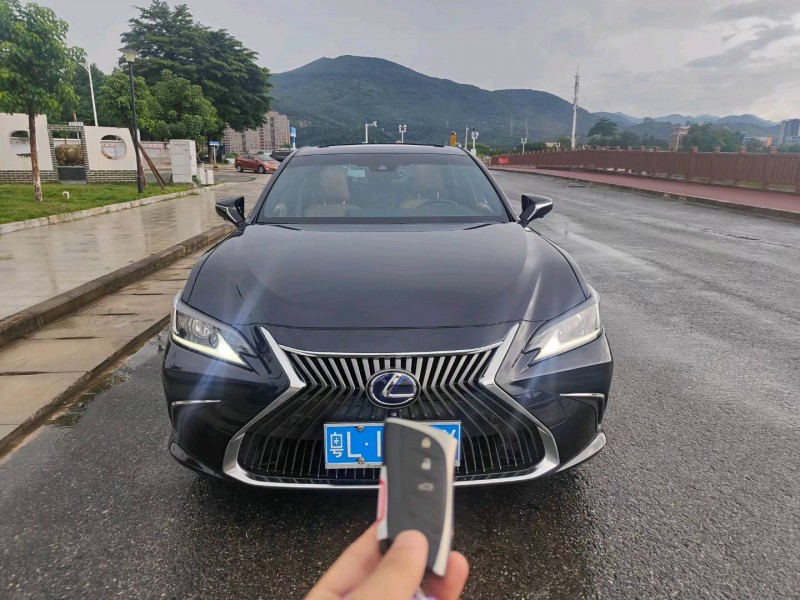 广州19年雷克萨斯ES1