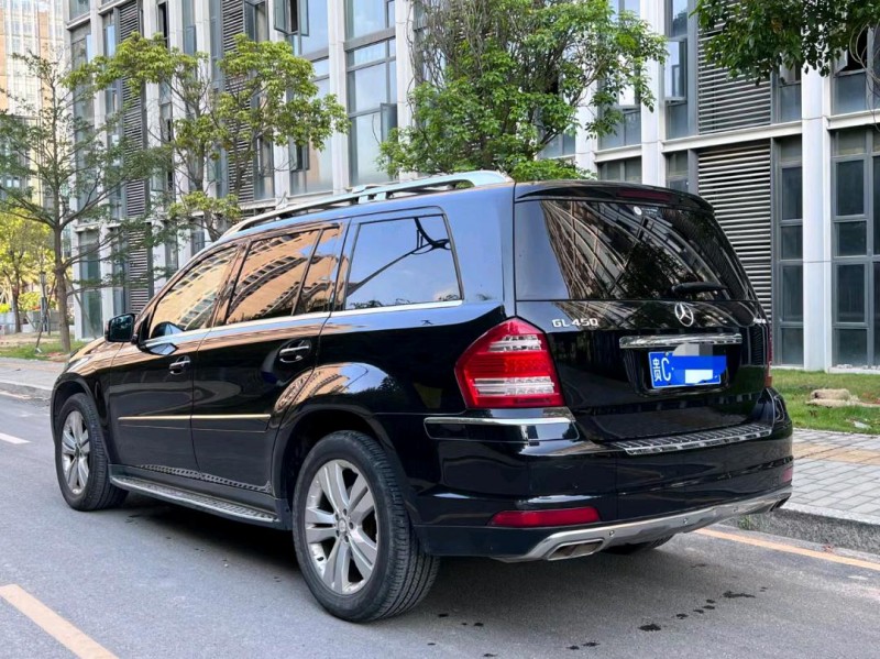 广州13年奔驰GL8