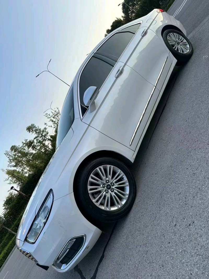 东营16年福特金牛座3