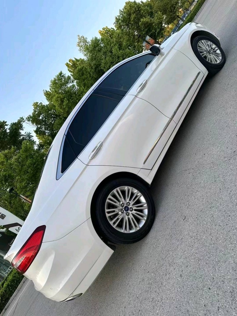 东营16年福特金牛座9