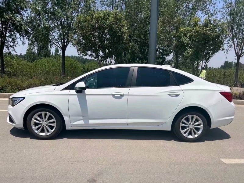 枣庄19年别克威朗7