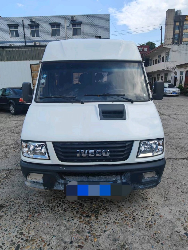 宜昌18年依维柯得意1