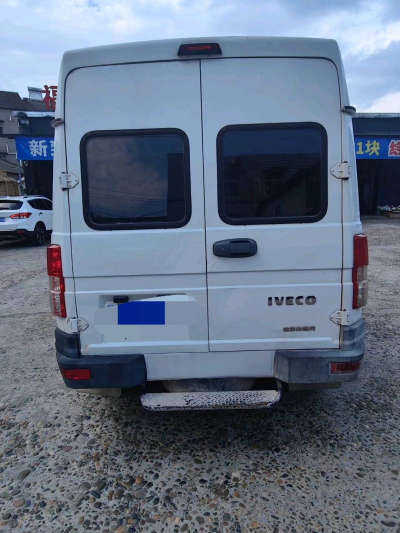 宜昌18年依维柯得意2