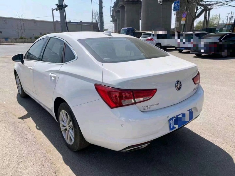 青岛19年别克威朗7