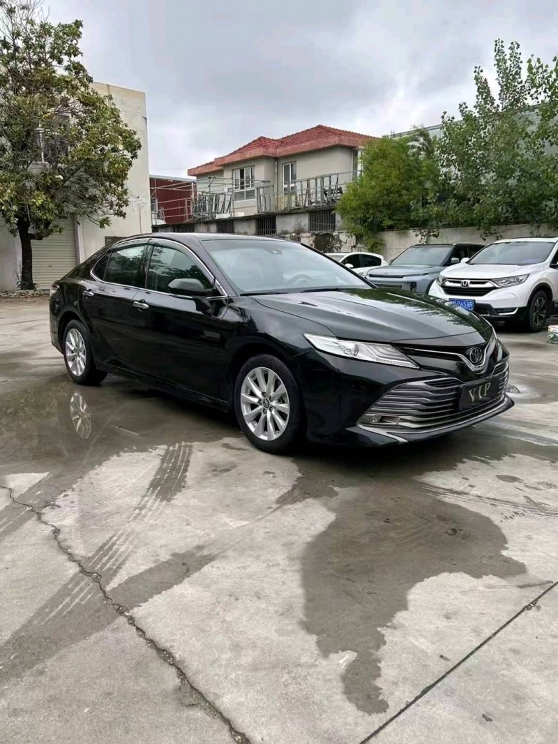 宜昌22年丰田凯美瑞3