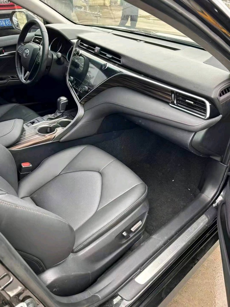 宜昌22年丰田凯美瑞6