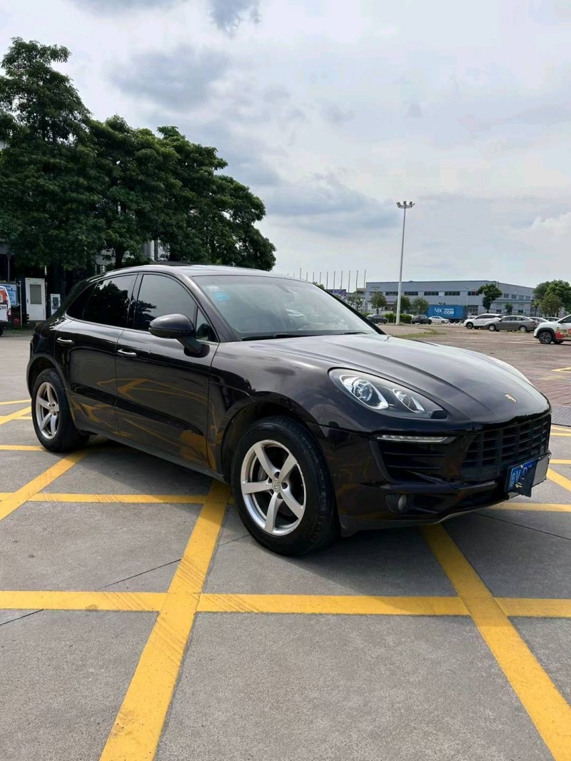 中山16年保时捷Macan3