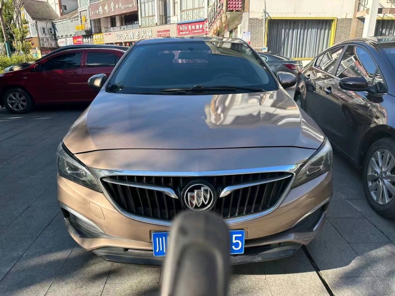 重庆18年别克威朗1