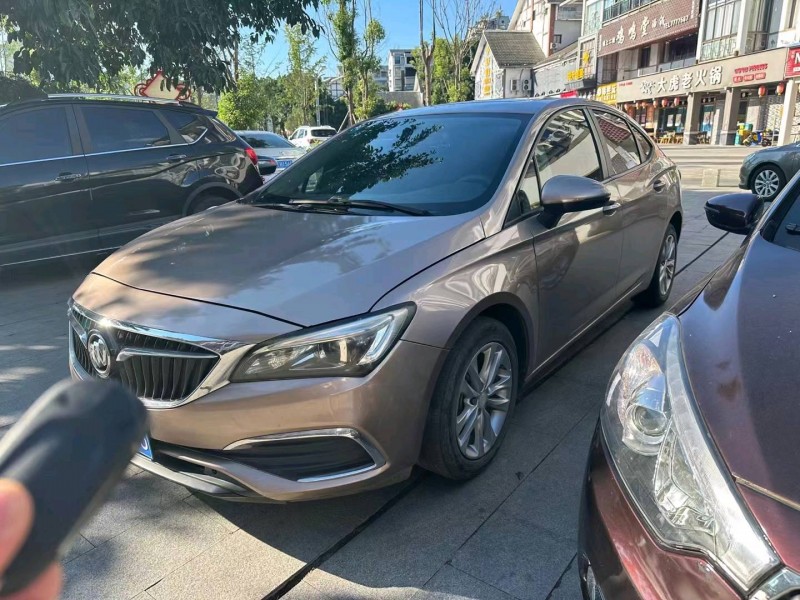 重庆18年别克威朗2