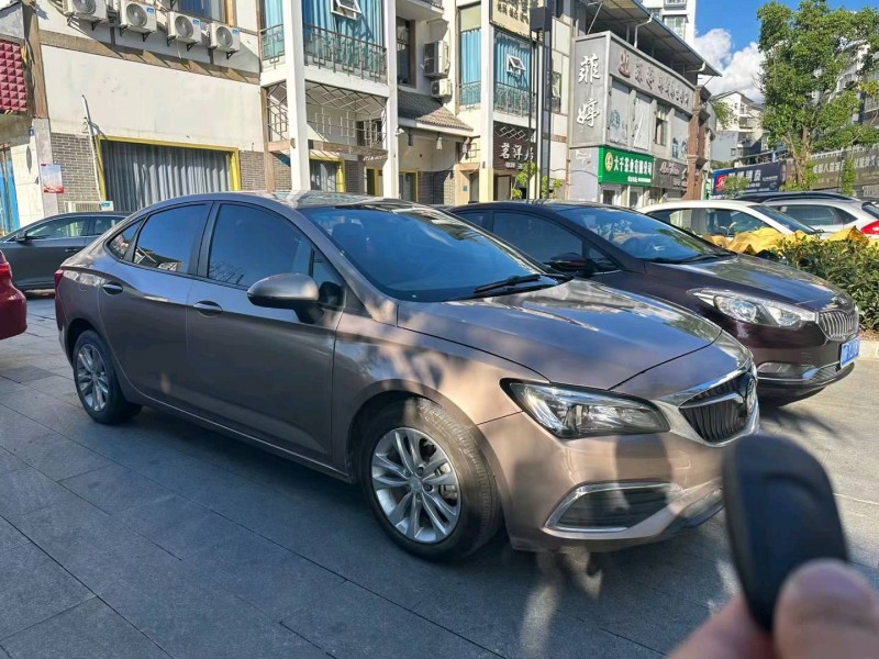 重庆18年别克威朗3