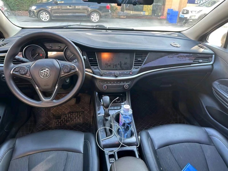 重庆18年别克威朗5