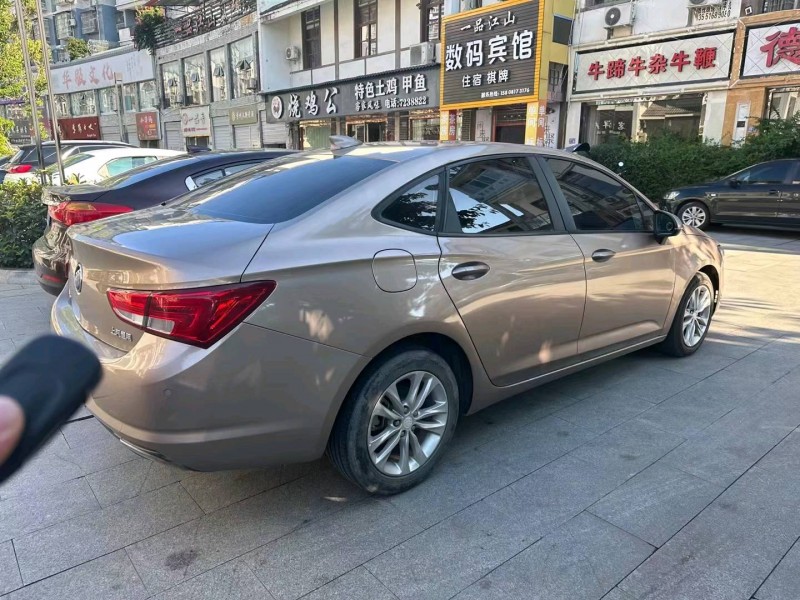 重庆18年别克威朗7