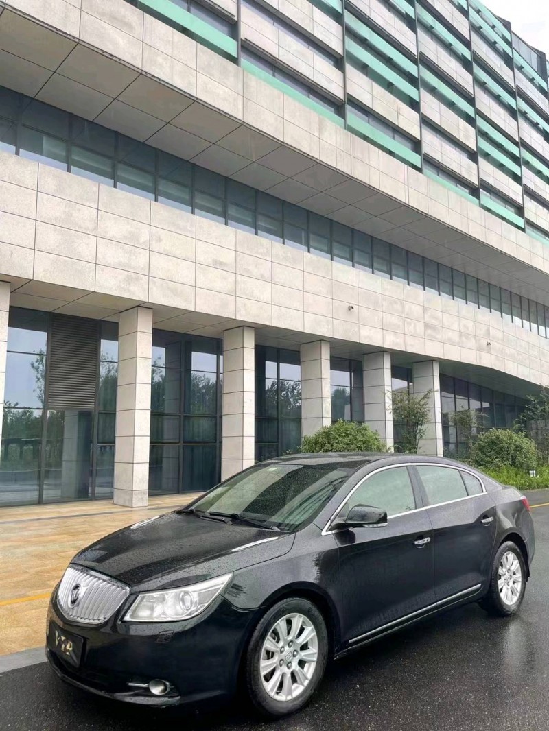 枣庄11年别克君越3