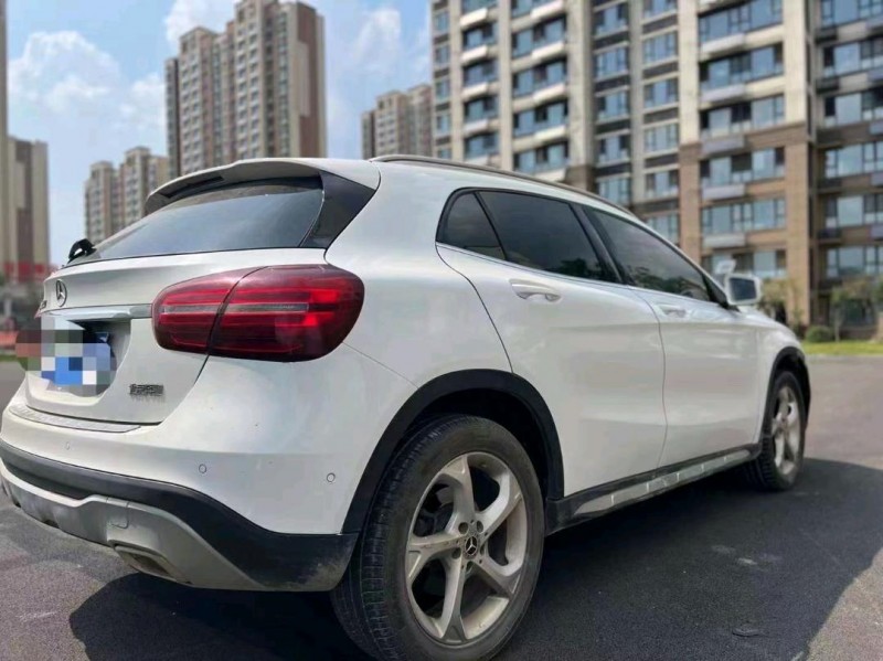 淄博17年奔驰GLA9