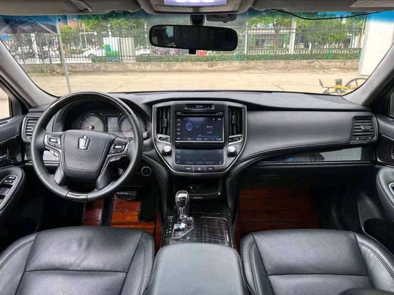 宜昌15年丰田皇冠6