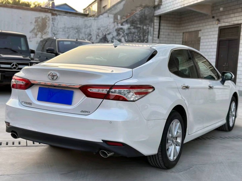 济宁21年丰田凯美瑞8